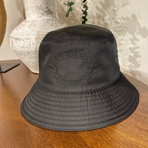 Authentic NWOT BURBERRY Logo Embroidered Bucket Hat Size Medium Black